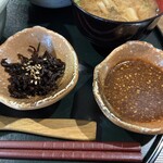 酒場はるや - 小鉢とタレ