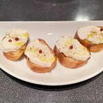 アンフォラ - 地鶏のムースのクロスティーニ