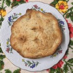 四葉ベーカリー - ベジタブルパイは切れ目が2個。タイカレーパイは切れ目が3個だそうです。