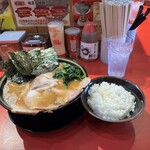 家系ラーメン王道乃印ふく家 - 