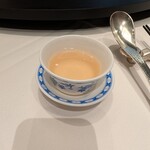 赤坂璃宮 - 福州白龍珠茶。優しいジャスミン茶。