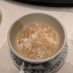 赤坂璃宮 - 蟹肉入りフカヒレスープ。汁物好きには堪らない。お替りしたいスープ。