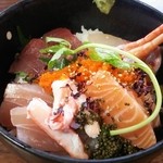 日替わり海鮮丼１０００円