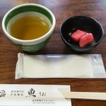 魚 - 漬物も付きます。