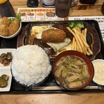 わ楽 - オマール海老のクリーミーコロッケon the デミチーズハンバーグ定食　など