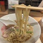 麺に光を - 麺の箸の絡み具合