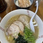 麺屋 味蔵 - 塩チャーシューメンと肉飯