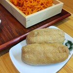 しおがま庵 - 夫はおおおかみの稲荷120円×2個✨生姜と白ゴマ入りのお上品優しい味わいのお稲荷とのこと(uωu*)      