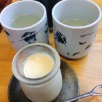 しおがま庵 - 夫はそば茶プリン400円も( *´艸)ほんのちょっと味見したら絹のような滑らかな口どけにしっかり蕎麦の風味✨✨   