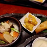 オールドハウス ラオファン - 野菜と海鮮炒め、海老マヨ、春巻き