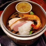 オールドハウス ラオファン - クラゲと海老とイカ、豚チャーシュー、鶏チャーシュー