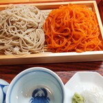 しおがま庵 - 夫も私も２種盛り1200円✨なんと先週から北海道産の新蕎麦と枸杞(くこ)の実を練りこんだ蕎麦✨✨✨   