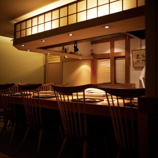 木の温もりあふれる上質空間は、大切な方との食事シーンに最適