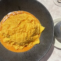 Mark Matsuoka Grill - お肉屋さんのオムバーグ(オムレツを開いたところ)