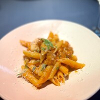 セルサルサーレ - （メイン）米澤豚一番育ちと白インゲン豆のペンネアラビアータ