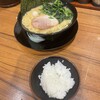横浜家系ラーメン春吉家 天神三丁目店
