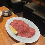 焼肉ホルモン金樹 - 生タン塩