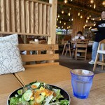 キノココチ ヨコハマ - 広いソファー席。