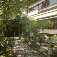 茶寮 一松 - お庭を歩くアプローチ