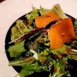 324486977 - サーモンのサラダ