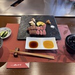 ステーキ・鉄板料理和かな - 訪問日2025.10.13（月）ランチ（2回目の訪問）
      Cコース　岩手県産黒毛和牛 「雌牛」
      　　　　　サーロイン150ｇ   8250円（税込 ）
      　　　　　　　　　　　　　　　　✕２人分