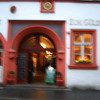 Zum Goldenen Schwan - 外観写真:ピンボケですが、店の入り口です