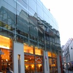 Zum Goldenen Schwan - ガラス張りのモダンな建築