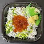 丼丸 - 料理写真:2025.10.19 (日)    いくらしらす丼　590円（税込）