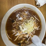 龍 - ニンニクチップは大量に入れる方がおすすめ。シメにライスダイブさせる人もいると聞く。