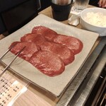 焼肉 よし - 追加タン塩、写真は２人前で1220円。