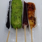 餅の星野屋 - 「だんご」② ※左から ごま・ぬた(ずんだ)・あんこ・しょうゆ