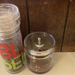 VOVOVOLLON - 卓上のスパイス2種