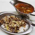 きのこの叫び チーズ入り 薬膳スープ(2000円)+カレー大盛(100円)