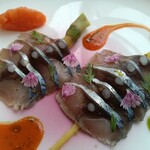 フィリップ・ミル 東京 - 鯖のマリネとミニ人参　ハーブ香る人参のヴィネグレット