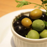 4 types of Spanish olives