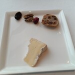 フィリップ・ミル 東京 - 熟成したカマンベール
      