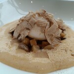 フィリップ・ミル 東京 - セップ茸香る半熟卵　インカのめざめとセップ茸　焦がしバターとセップ茸香るサバイヨン