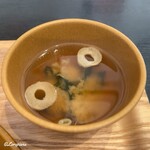 ふじやからあげ - 若芽と麩の味噌汁