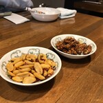 シルクバレル - 麻辣ピーナッツ、くるみの飴だき。サービスで頂きました。