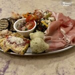 ピッツェリア・アッソ・ダ・ヤマグチ - 前菜5種盛りと生ハム追加