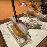 モノリス - ムジョカ鯖の冷燻、大根のピクルス、柿