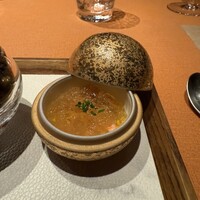 モノリス - カボチャのムース、コンソメジュレ、桜海老