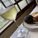 シェ・スガヤ - Baron Maxime Chardonnay  パン