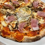 ガスト - きのこと何とかのピザ