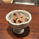 廣澤 - ◆カシューナッツ　「飲茶」とはお茶を飲みながら点心を食べる習慣を指すそうです。お茶うけのカシューナッツは食べ放題でした。