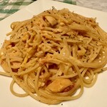 ヴィオニエ - 　サーモンのトマトクリームソースパスタ