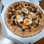ピザハット - 料理写真:すき焼き月見ピザ