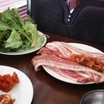 李さんの台所 - サムギョプサルのお肉も立派！