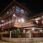 十五万石 - 夜の道後温泉本館