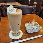 デリカップ - アイスカフェラテ